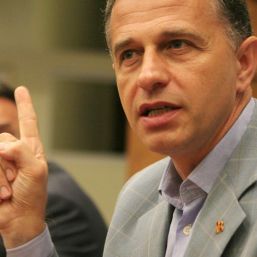 Leftist Pole delayed until after local elections