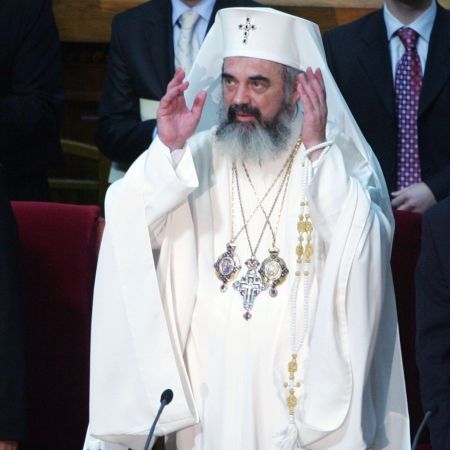 Patriarhul Daniel, operat la picior