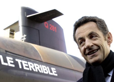 Preşedintele Sarkozy agită valiza nucleară