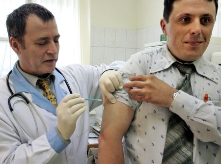 Şi adulţii trebuie vaccinaţi