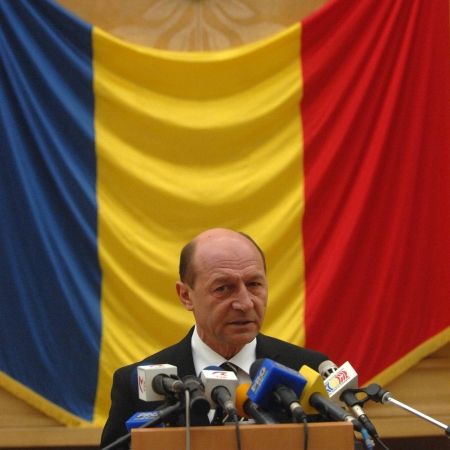 Traian Băsescu şi războiul tonomatelor