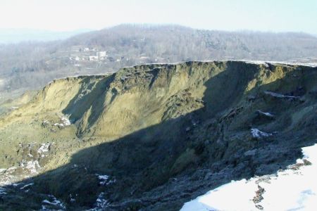 Vâlcea: halda de steril de la Mateeşti ameninţă din nou