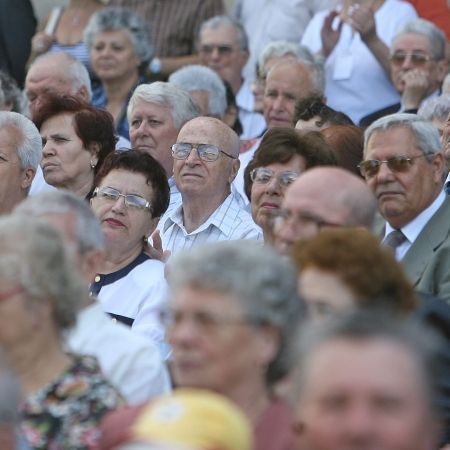 Au început pomenile electorale