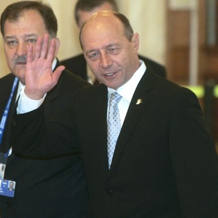 Băsescu: NATO trebuie să răspundă celor care îi contestă valorile