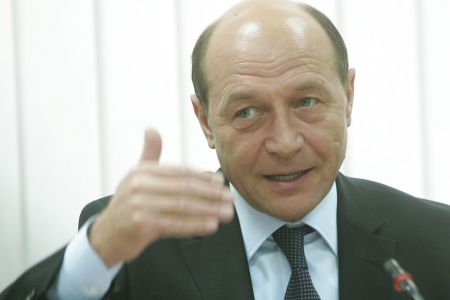 Băsescu şi-a demis un consilier după şase ore