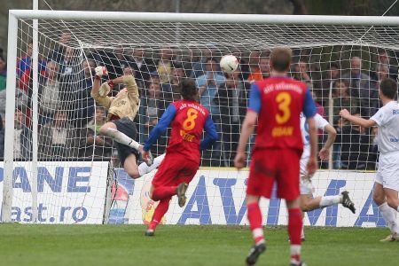 Faceţi loc, faceţi loc, Steaua e pe primul loc!