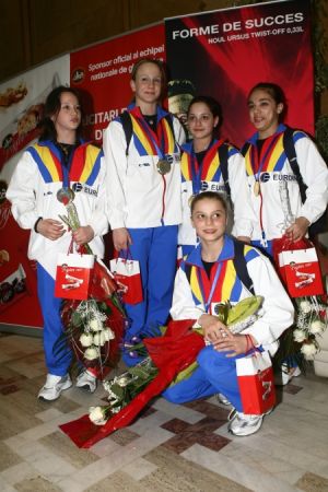 Gimnastele, decorate de preşedinte