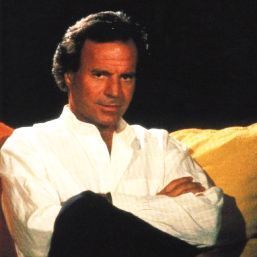 Julio Iglesias: Aş fi fost cel mai bun homosexual din istorie