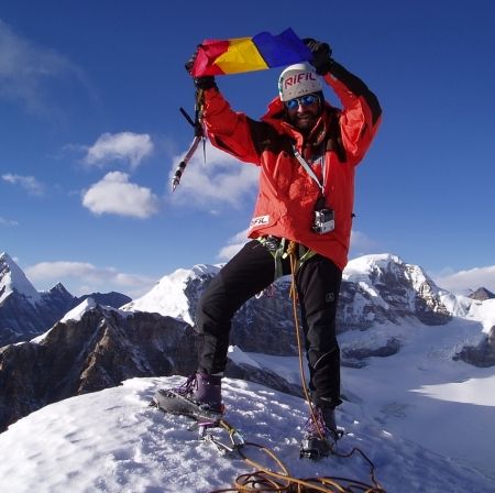 Lăcătuşu îşi va vedea bebeluşul din Himalaya