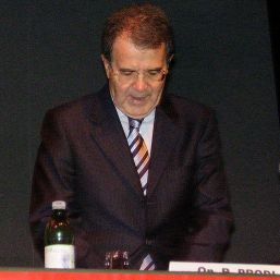 Romano Prodi părăseşte partidul