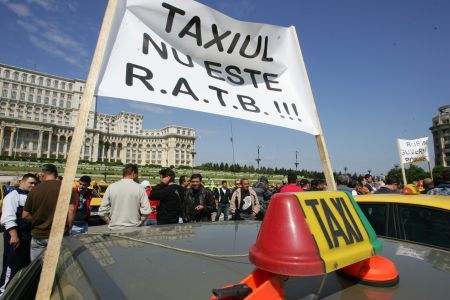 Taximetriştii vor mai multe licenţe