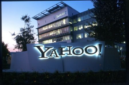 Yahoo! cedează avansurilor Microsoft