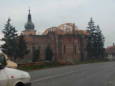 A început demolarea bisericii greco-catolice