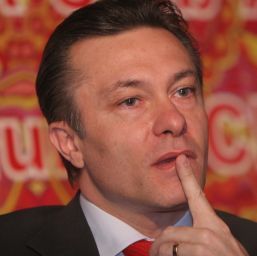 Alegătorii către Diaconescu: „Plecaţi din partid şi ieşiţi sigur primar!“