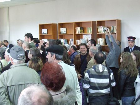 Bibliotecile din gări au funcţionat doar o zi