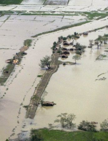 Ciclonul din Birmania, mai rău decât tsunami