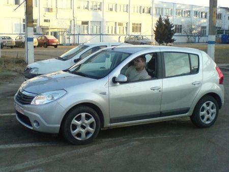 Dacia vrea să vândă 416 Sandero pe zi