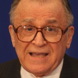 Iliescu: Băsescu, un necioplit