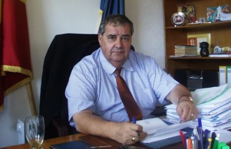 „Înălbitorul”  Conţac contra „detractorul” lui Stolojan