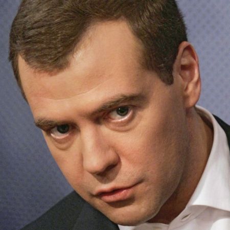 Medvedev l-a nominalizat pe Putin pentru funcţia de premier