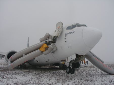 Numărul pasagerilor aflaţi în război cu Tarom creşte încontinuu