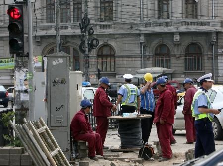 Semaforul inteligent, răpus de „Dorel“