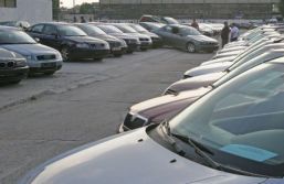 Senatul a adoptat anularea taxei auto şi restituirea banilor