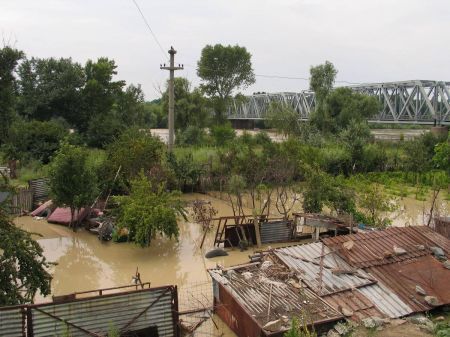 Sinistraţii, număraţi încă o dată de prefectură