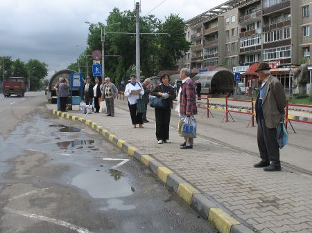 Şoferii de autobuz i-au lăsat în staţii pe orădeni