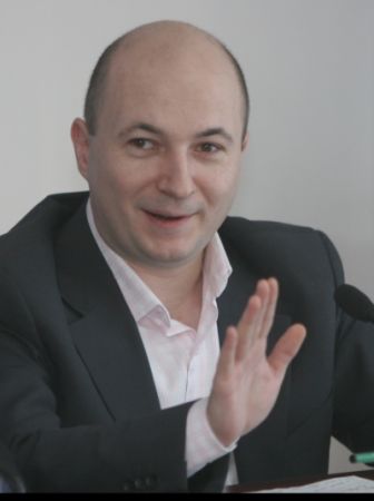 ŞTEFĂNESCU: Cu „Tancul“de 1% la primărie