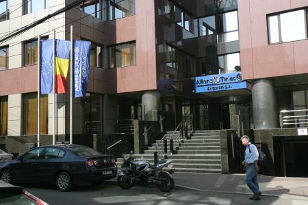 ŢEPE PENTRU VIP-URI: „Caritasul“ de la Allianz= gaură de 3.100.000 €