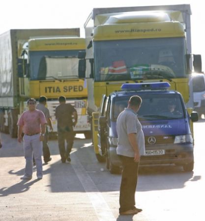 TIR-iştii au forţat intrarea în Capitală