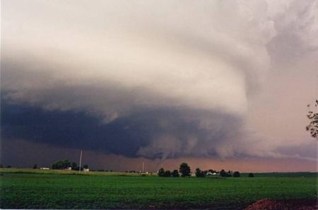 Tornadele ucigaşe lovesc SUA | VIDEO