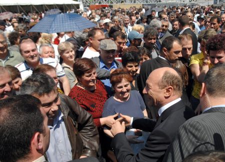 Traian Băsescu s-a întors la popor să-l invite la Cotroceni