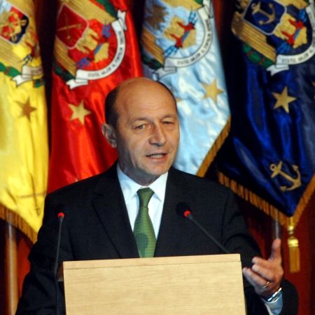 Băsescu are soluţia pentru fluidizarea traficului în Capitală