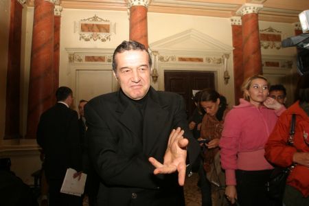 Becali şi datul în primire