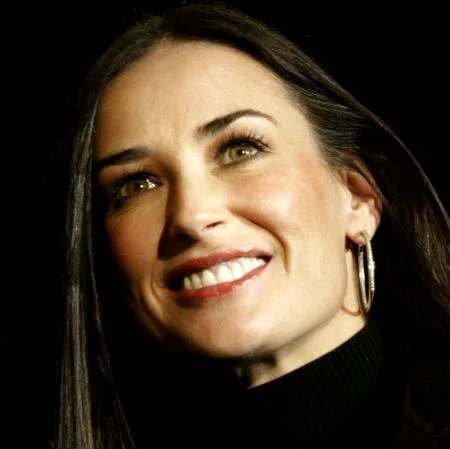 Demi Moore a petrecut până dimineaţă