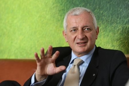 Frunda admite că are găuri în declaraţia de avere