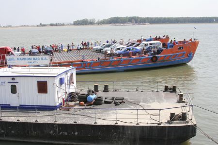 Galaţiul şi Brăila se întrec să facă podul spre Dobrogea