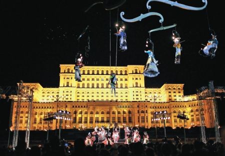 Teatrul de stradă, final cu artificii