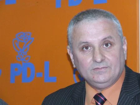 Un fost prefect a fost trimis în judecată pentru corupţie