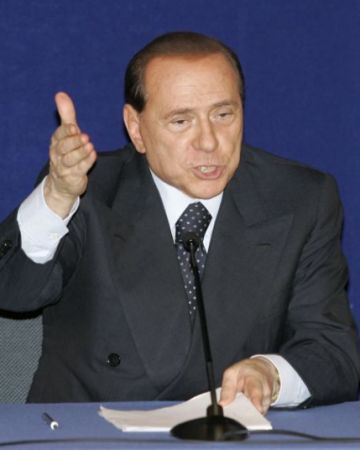 Berlusconi, sprijinit de Parlament în problema imigraţiei