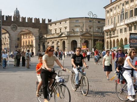 Cerşetoria, interzisă şi în Verona