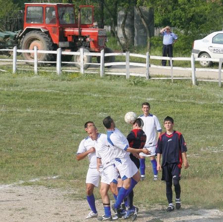 Crocodili şi fudulii de porc în fotbalul mic