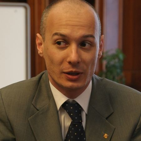 Deputaţii se adună la cererea lui Băsescu