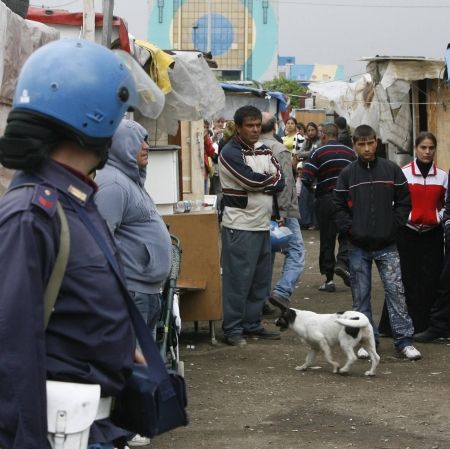 Italienii protestează împotriva amprentării romilor