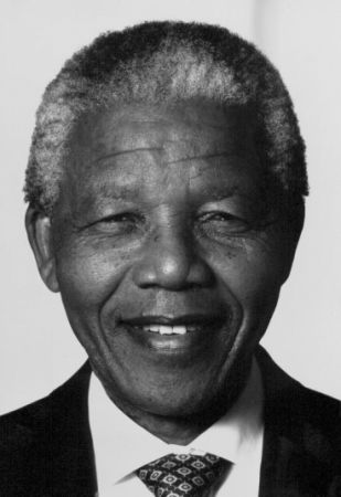 Nelson Mandela, reabilitat oficial