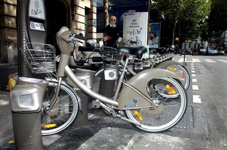 Românii au furat bicicletele din Paris