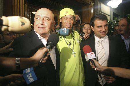 Ronaldinho a venit în Italia pentru un salariu mai mic!