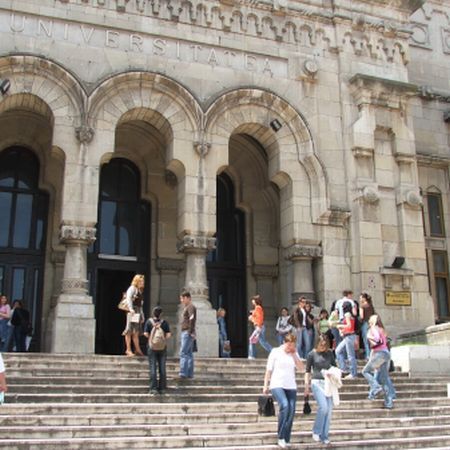 Studenţii preferă taxele de la universităţile particulare